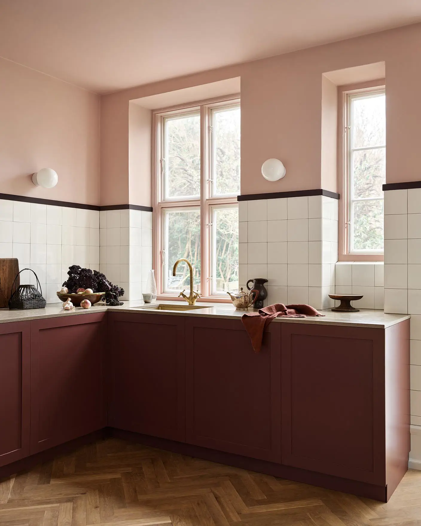 Kitchen cabinets painted in the deep brown colour 2149 Coffee from Jotun. Walls painted in 20362 Pink Ambience and white tile backsplash.